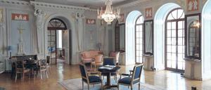Spiegelsaal. Nahezu unbeschadet konnte einer der zentralen Räume des Schlosses die Zeitläufte überstehen.