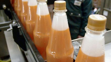 Die Stiftung Warentest hat 22 Multivitaminsäfte probiert.