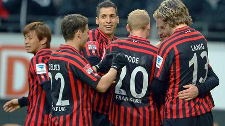Harmonie in Eintracht: Frankfurts Spieler feiern den Treffer zum 2:1 durch Stefan Aigner (2. v. r.) gegen Hoffenheim.