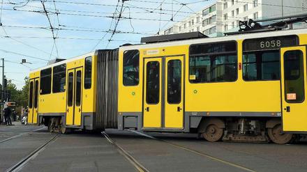 Der Tramfahrer rammte einen Rentner, der offenbar auf den Gleisen gegangen war.