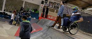 Mittendrin. Noch in der Reha fing David Lebuser mit dem Chairskating an. Andere Skater bewundern ihn oft für seine kühnen Tricks.