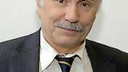 Jürgen Borchert ist Politikberater und Vorsitzender Richter am hessischen Landessozialgericht. Er war zudem an mehreren die Familienpolitik maßgeblich prägenden Urteilen beteiligt.