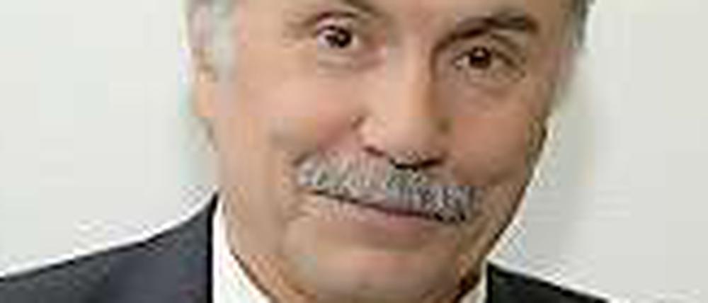 Jürgen Borchert ist Politikberater und Vorsitzender Richter am hessischen Landessozialgericht. Er war zudem an mehreren die Familienpolitik maßgeblich prägenden Urteilen beteiligt.