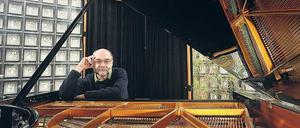 Flügelspieler. Albrecht Gündel-vom Hofe unterrichtet eigentlich Mathe an der TU. Für ihn ist das kein Widerspruch: Musik, Gott, Mathematik – all das gehört für ihn zusammen.