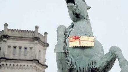 Der goldene Keks am Sachsenross. Bahlsen hat sein Wahrzeichen zurück. 