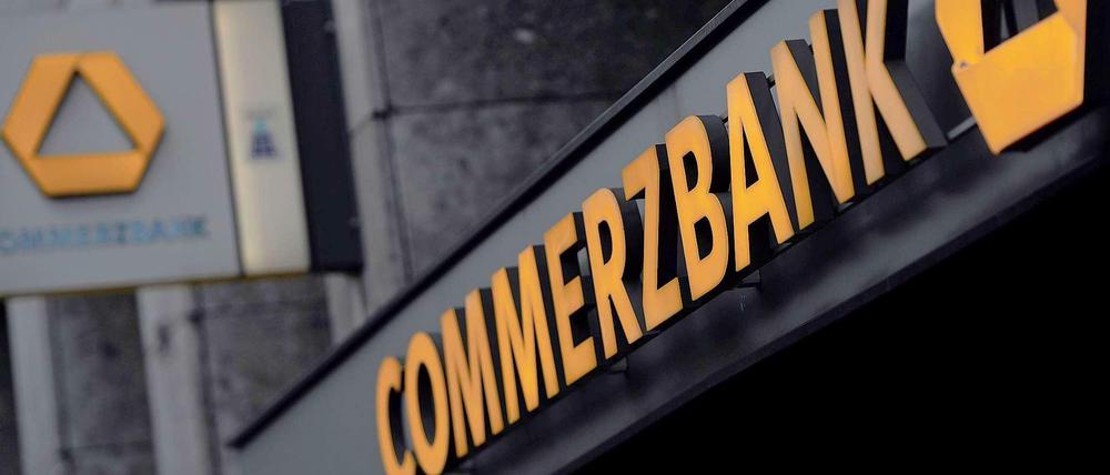 Keine guten Tage für Commerzbank-Mitarbeiter, die teilverstaatlichte Bank will 4000 bis 6000 Stellen streichen. 