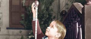 Sooo groß! Früher wuchsen nur Kinder, Bäume, Beeren und Misthaufen. Mit der industriellen Revolution kam der Drang zum Höher, Schneller, Weiter. 1972 warnte der Club of Rome vor den „Grenzen des Wachstums“.