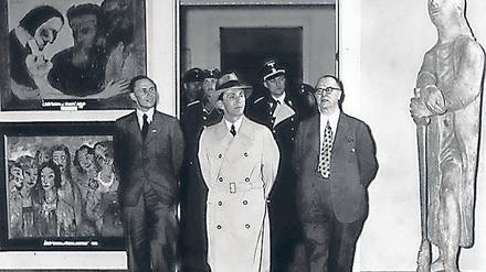 Macht und Kultur. Am 27. Februar 1938 besuchte Joseph Goebbels die Ausstellung „Entartete Kunst“ im Haus der Kunst am Königsplatz (heute: Platz der Republik).