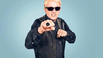 Angriffslustig. Heino trägt zur Sonnenbrille neuerdings Totenkopfring. 