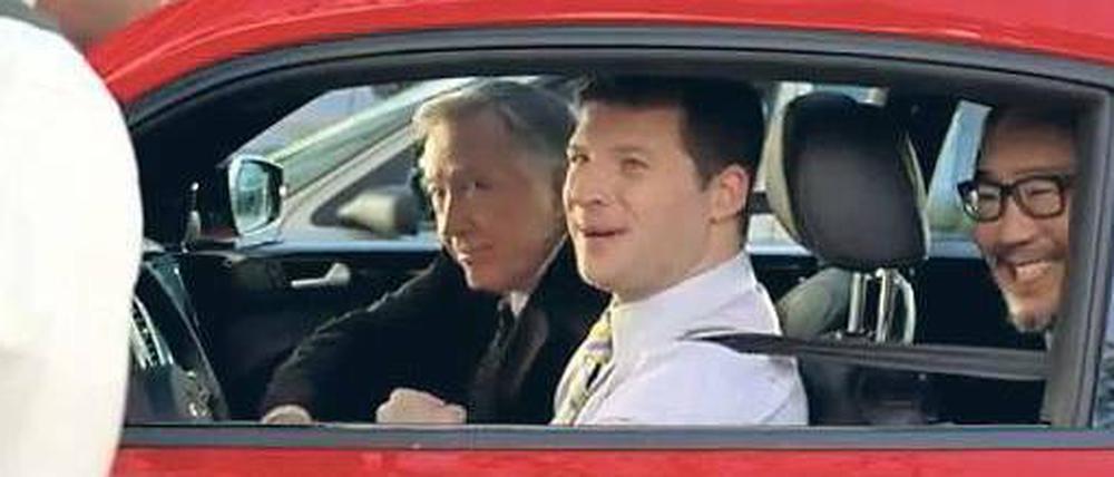 Politisch korrekt? Weil der weiße Fahrer dieses VW Beetle mit breitem jamaikanischen Akzent spricht, werfen Kritiker dem deutschen Autohersteller Rassismus in seinem diesjährigen Promo-Clip für das US-Football-Finale vor.