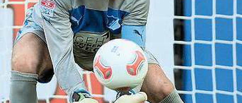 Kein Rückhalt. Hoffenheim vertraut Tim Wiese nicht mehr und verpflichtete als Ersatz für den Torwart Heurelho Gomes von Tottenham Hotspur. Foto: dpa
