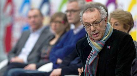 Berlinale-Chef Dieter Kosslick mit dem jüngsten Berlinale-Schal. Es muss ja nicht immer rot sein.