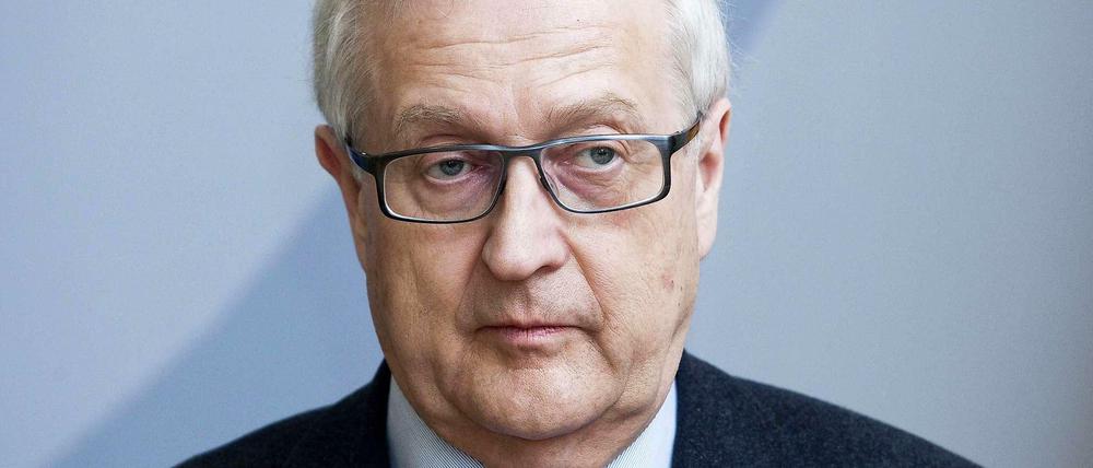 Eine anrüchige Aussage, ein Jahr zurückliegend, lässt FDP-Spitzenkandidat Rainer Brüderle schlecht aus der Wäsche gucken - und löst im Internet eine riesige Sexismus-Debatte aus.