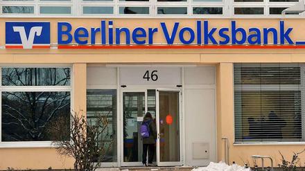 Diese Steglitzer Volksbankfiliale fiel den Tunnelräubern zum Opfer.