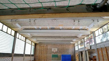 In Berlin gibt es viele sanierungsbedürftige Schulsporthallen. Die Turnhalle der Friedrich-Bergius-Schule sieht inzwischen nicht mehr so aus, sie wurde saniert und erweitert.