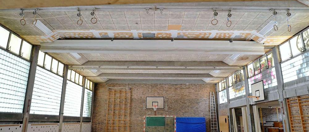In Berlin gibt es viele sanierungsbedürftige Schulsporthallen. Die Turnhalle der Friedrich-Bergius-Schule sieht inzwischen nicht mehr so aus, sie wurde saniert und erweitert.