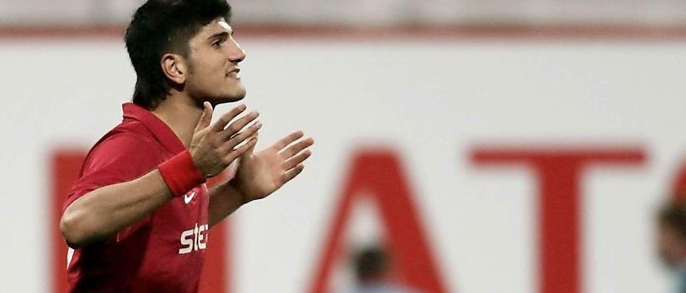 Wieder in Deutschland: Baris Özbek, hier noch als Spieler von Rot-Weiss Essen im Januar 2007 gegen Kaiserslautern, kehrt nach fünf Jahren in der Türkei bei Galatasaray und Trabzonspor in den deutschen Profifußball zurück.