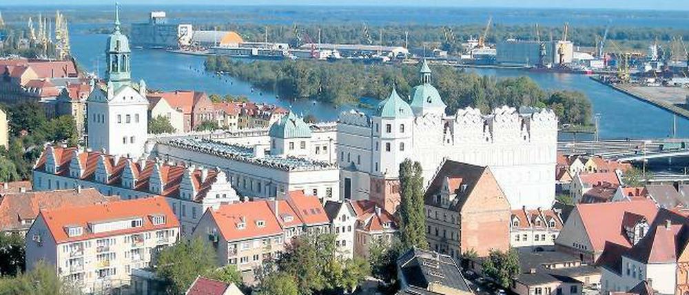 Blick auf Stettin mit Schloss und Hafen. Die Zukunftspläne der deutsch-polnischen Grenzstadt sind riesig. Und der Blick geht gen Berlin.