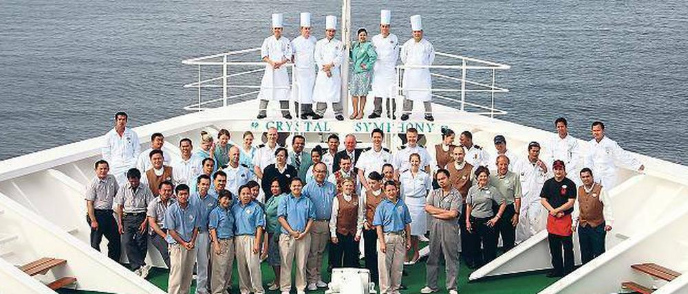 Alle Mann am Deck? Nicht ganz, schließlich müssen die meisten der Multikulti-Crew arbeiten.