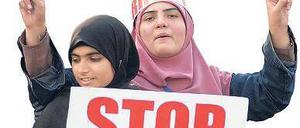Gegen Korruption und für Reformen demonstrieren auch diese Frauen.Foto: dpa