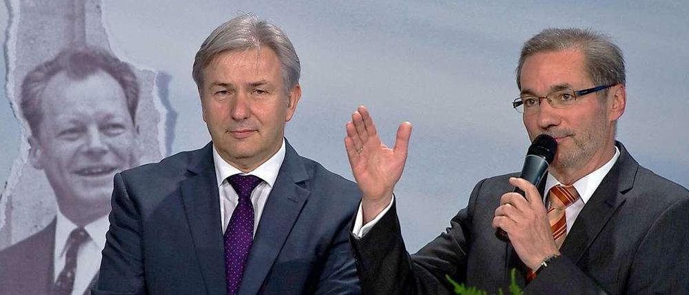 Wowereit und Platzeck im März 2012: Ob sie dieses BER-Desaster erwartet hätten?