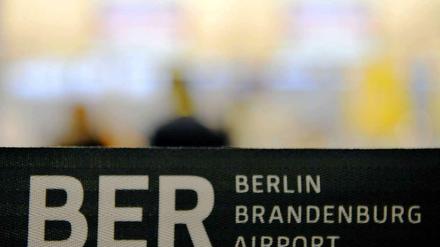 Nachdem erneuten Aufschub des BER-Eröffnungstermin fordern Politiker aus der Opposition eine Ausweitung des BER-Untersuchungsausschusses.