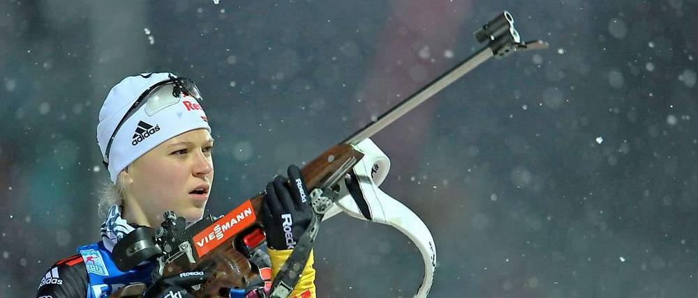 Da staunt sie selbst. Miriam Gössner fängt jetzt auch noch an, gut zu schießen.