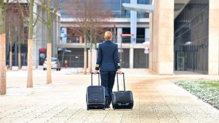 Äh, verlaufen? Eine Co-Pilotin auf dem Weg zum BER-Terminal.