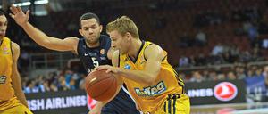 Albas Heiko Schaffartzik auf dem Weg zum Korb. Aber der war in Istanbul oft genug sehr hart.