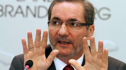 Wird er's oder wird er's nicht? Brandenburgs Ministerpräsident Matthias Platzeck ist als neuer BER-Chefaufseher im Gespräch.