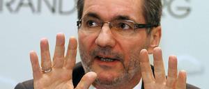 Wird er's oder wird er's nicht? Brandenburgs Ministerpräsident Matthias Platzeck ist als neuer BER-Chefaufseher im Gespräch.
