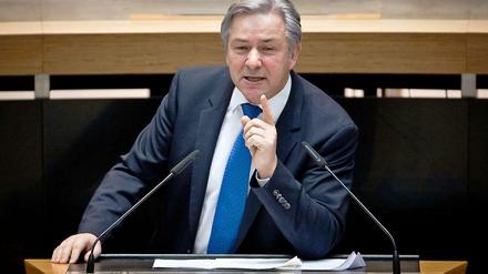 Wowereit am Rednerpult im Berliner Abgeordnetenhaus
