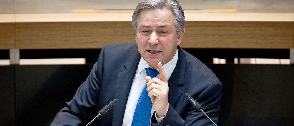 Wowereit am Rednerpult im Berliner Abgeordnetenhaus