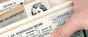 Gesammelte Daten. Dokumente beim DRK-Suchdienst in Bad Arolsen.Foto: dpa