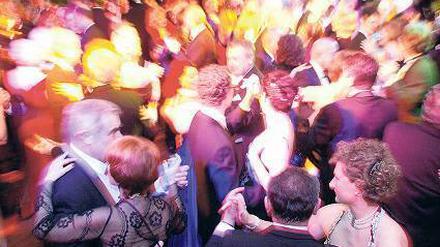 Vergangenes Vergnügen. Da war noch volles Haus: Berliner Presseball 2004. Foto: ddp