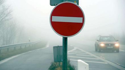 Immer häufiger kümmern sich private Konzerne um deutsche Autobahnstrecken. Der Bund umgeht so die Schuldenbremse.