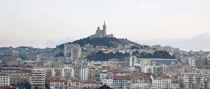 Geliebt, gehasst. Als Stadt ist Marseille ein Moloch, als Europäische Kulturkapitale für viele ein Ärgernis. Blick vom Alten Hafen auf die Basilika Notre-Dame de la Garde.