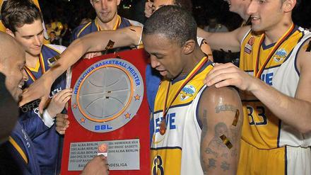 Je’kel Foster (v.) holte 2009 mit Oldenburg die Meisterschaft - ob er das in diesem Jahr mit Alba wiederholen kann?