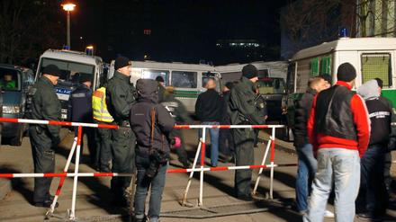 Das Gebiet um den Hells Angels Vereinstreff "Germanenhof" ist komplett abgesperrt.