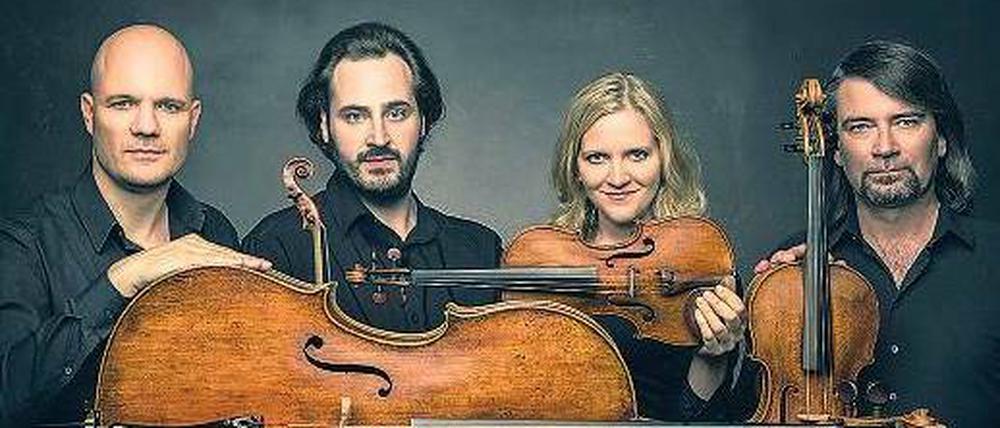 Darauf haben wir gequartett. Das Artemis Quartett (von links: Eckart Runge, Gregor Sigl, Vineta Sareika und Friedemann Weigle) spielt am Donnerstag – nach Auftritten in München und Leipzig – erstmals in dieser Besetzung in Berlin.