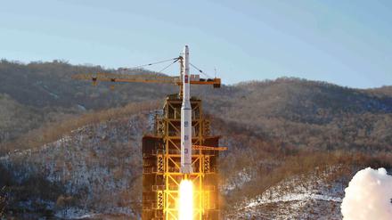 Diese Rakete schickte Nordkorea am Mittwoch ins All. Nun analysierten Wissenschaftler aus Südkorea und den USA Trümmerteile.