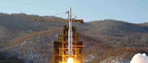 Diese Rakete schickte Nordkorea am Mittwoch ins All. Nun analysierten Wissenschaftler aus Südkorea und den USA Trümmerteile.