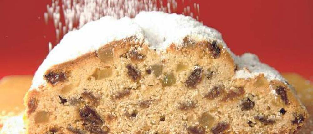 Die Jagd nach dem besten Dresdner Stollen ist der sechste Fall unseres kulinarischen Detektivs. Zuletzt erschienen die Linzer Torte (21. Oktober), Zürcher Geschnetzeltes (8. Juli) und das Wiener Schnitzel (8. April). Mehr zu Michael Dietrichs Stollen-Favoriten unter baeckerei-krause.de und cafe-maass.de.