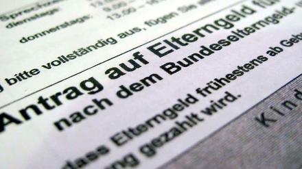 Beim Antrag auf Elterngeld braucht man vor allem eins: Geduld.