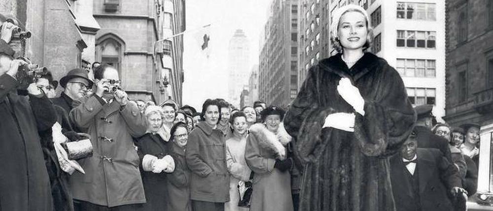 Eine der meistfotografierten Frauen der Welt. Wo Grace Kelly auftauchte, da liefen die Menschen zusammen. Auch 1956 in New York, kurz vor ihrer Heirat mit Fürst Rainier. Foto: AFP