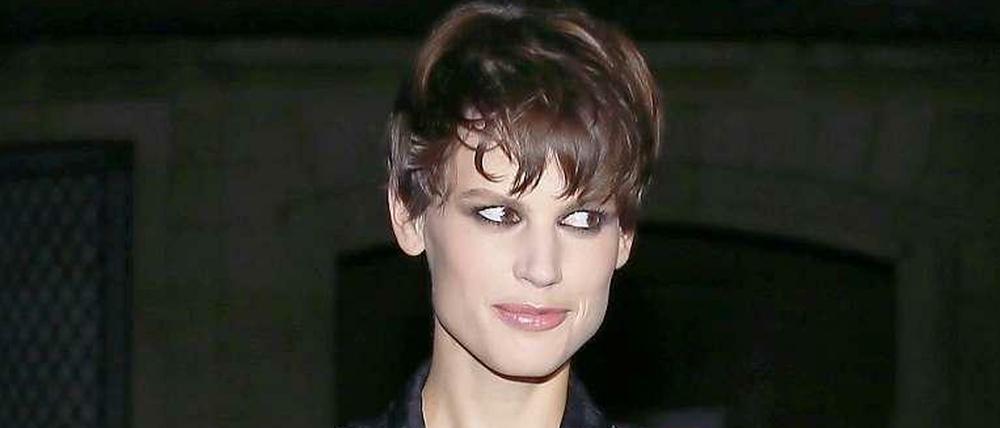 Saskia de Brauw trägt gern Jackets, für Hedi Slimane auch welche für Männer.