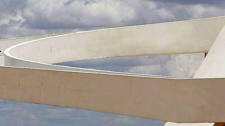 Kühnes Denken. Niemeyers Bauwerke, wie hier das Museu Nacional in Brasilia, scheinen die Gesetze der Schwerkraft zu überwinden. 
