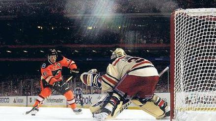 So gigantisch wird es 2013 nicht. Daniel Brière (l.) in Philadelphia beim Winter Classic 2012.