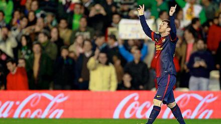 Ganz oben angekommen. Lionel Messi feiert mal wieder einen Rekord.