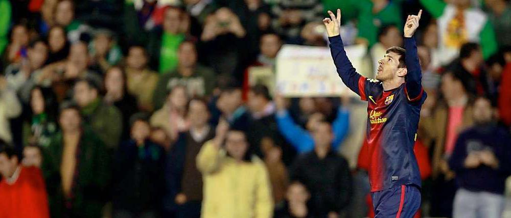 Ganz oben angekommen. Lionel Messi feiert mal wieder einen Rekord.